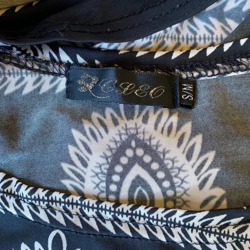 Black & white size small top - Picture 2 of 6